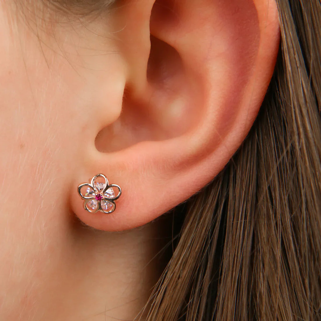 The Minimalist Jewelry Guide — Choosing Your Perfect Pieces